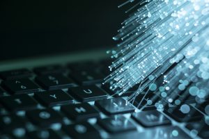 KELA-Erfolgsgeschichten-Banner: Telekommunikationsriese wehrt Ransomware-Angriff mithilfe von KELAs OCR und eingehender Analyse ab